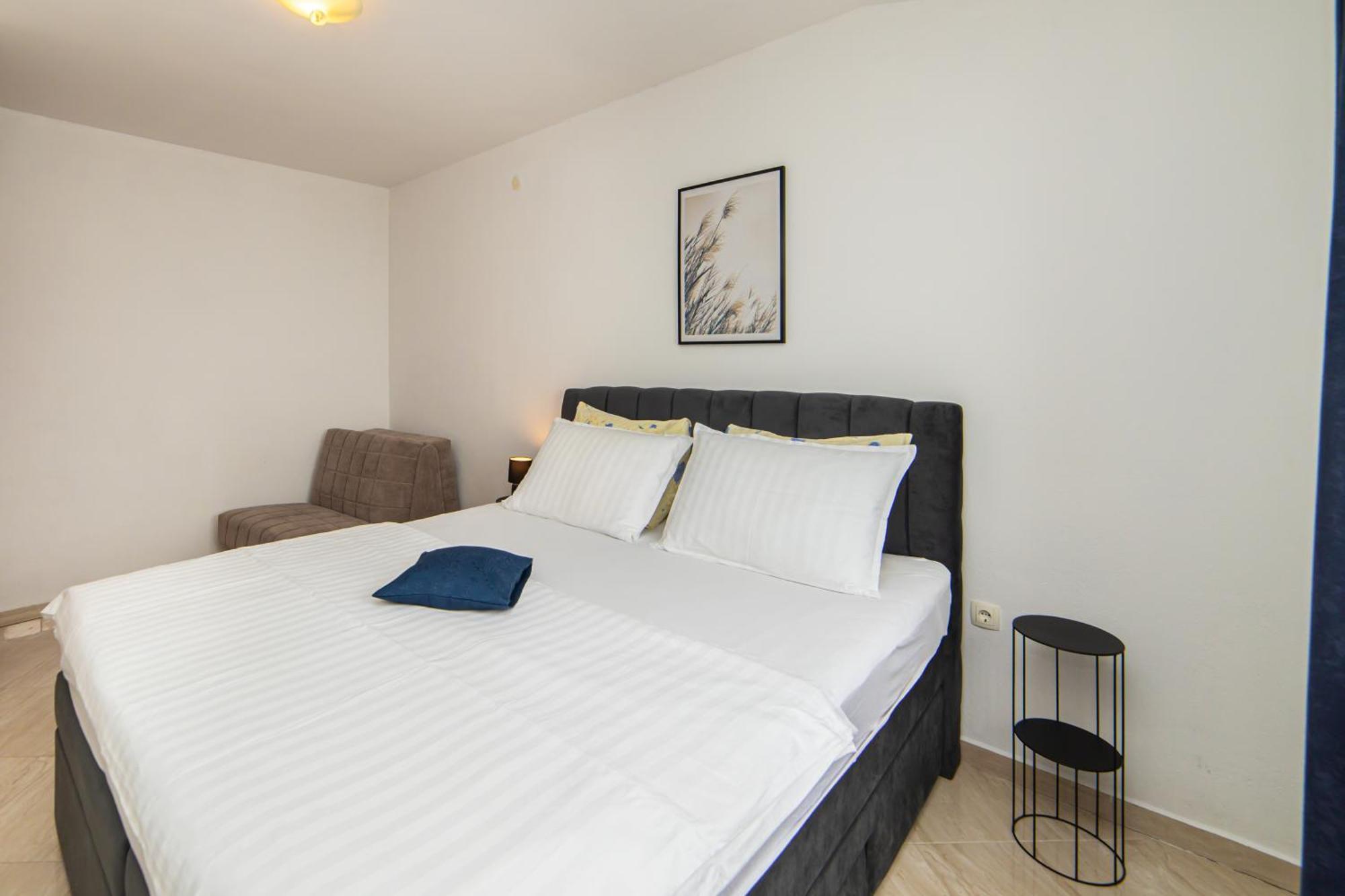 Tilda Apartment Brist